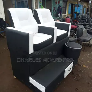 Heavy Duty Barber Chair.
Features Benefits