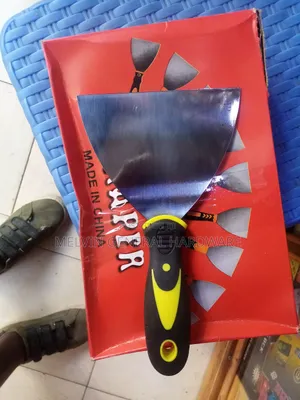 Rubber Handle Scrapper 5"