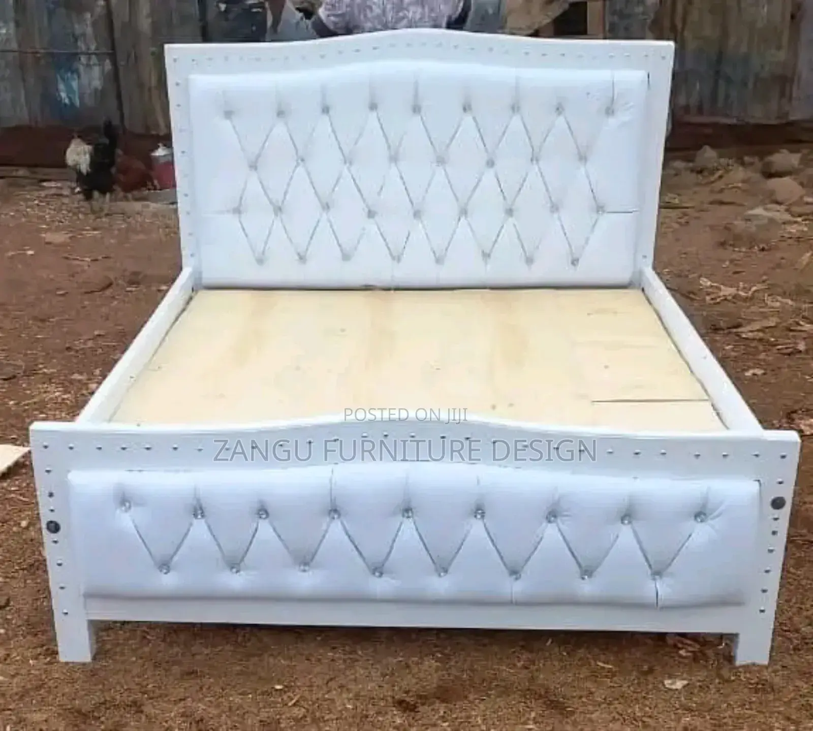 Mmountain Bed in White