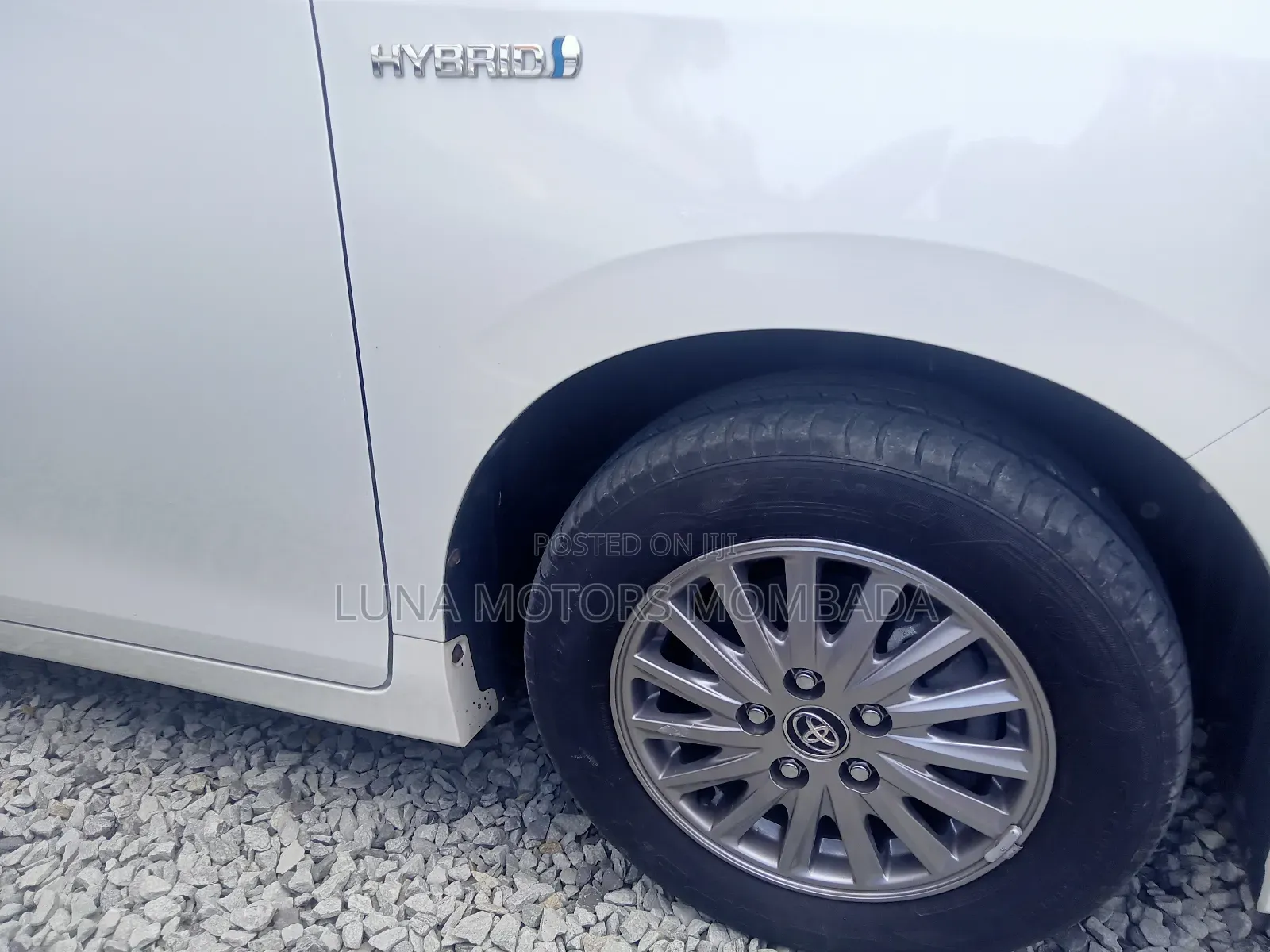 Toyota Esquire 2017 White