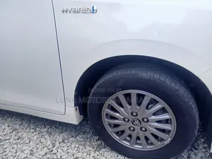 Toyota Esquire 2017 White