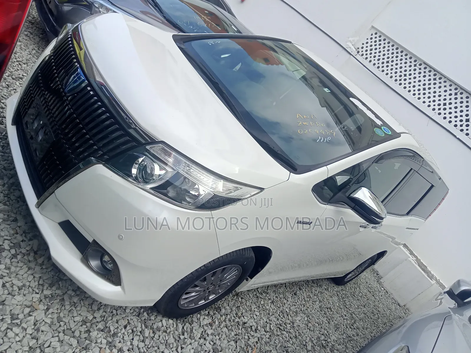 Toyota Esquire 2017 White
