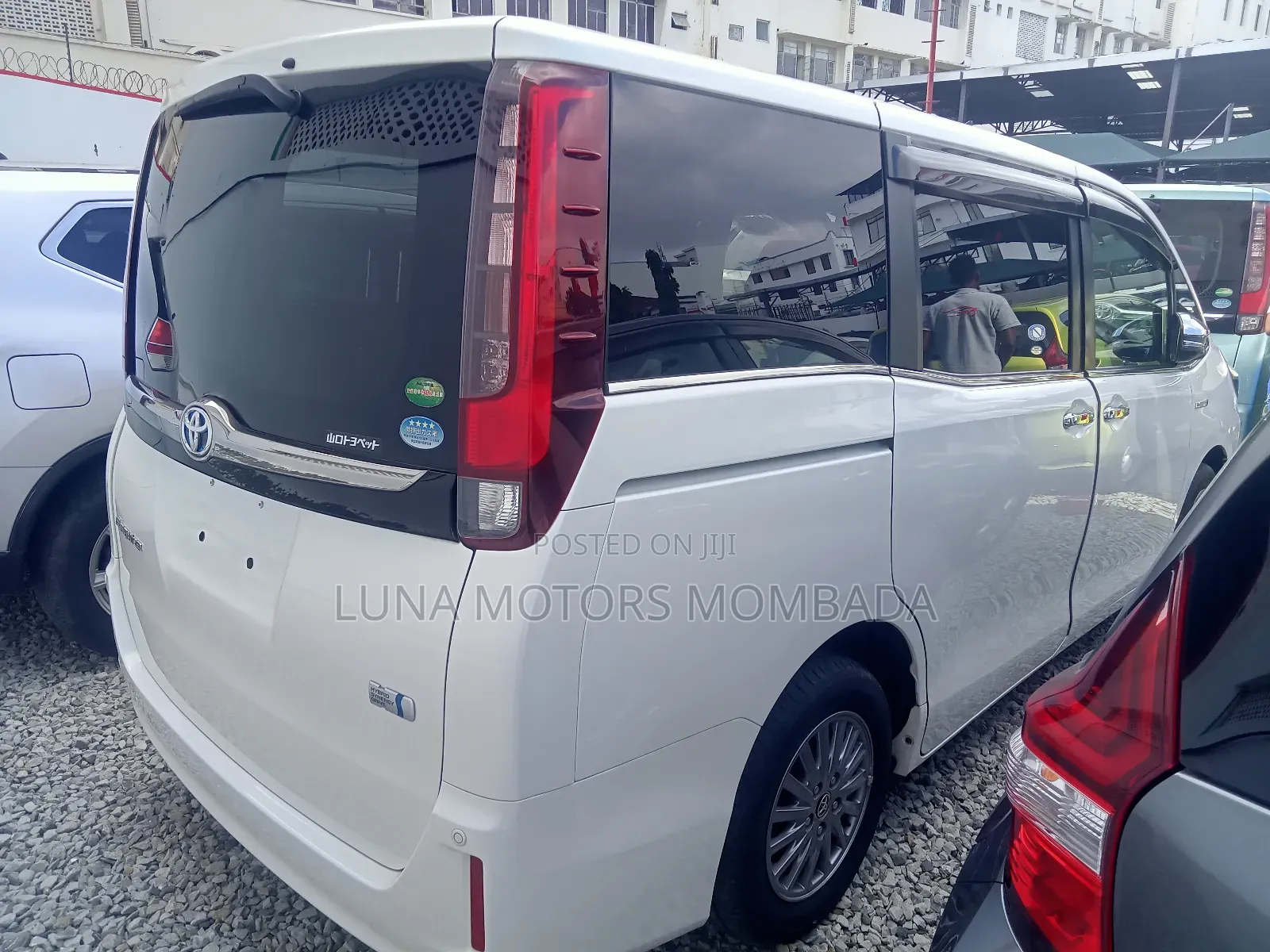 Toyota Esquire 2017 White