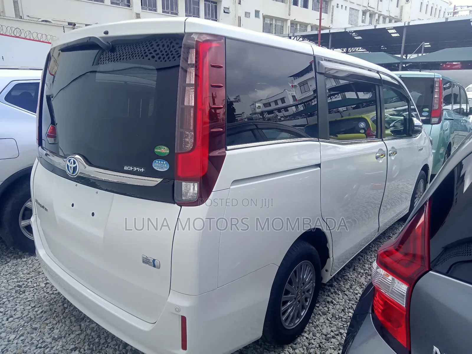 Toyota Esquire 2017 White
