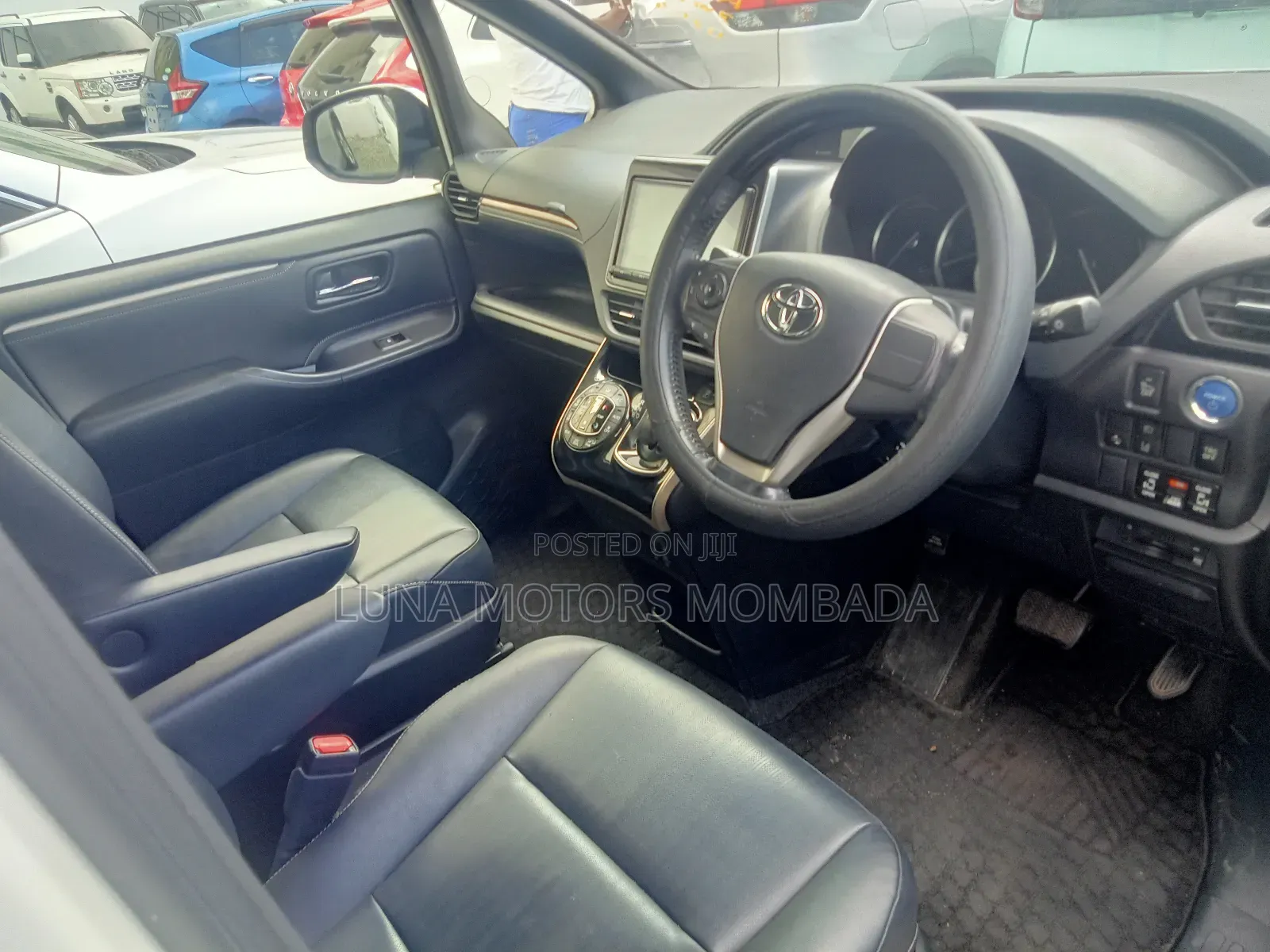 Toyota Esquire 2017 White