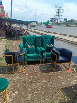 2 Pedicure Seats, 2 Stools and 2 Manicure Seats 