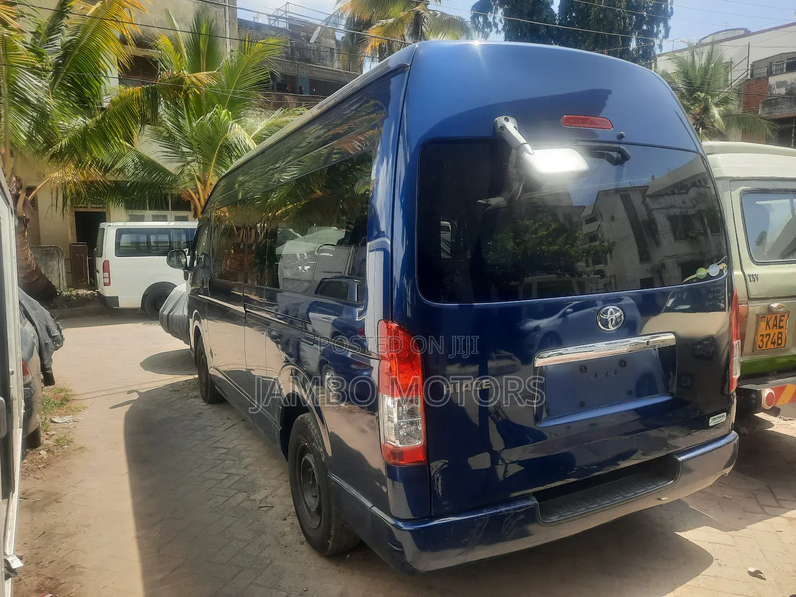 Toyota HiAce 2018 Blue