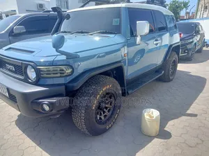 Toyota FJ Cruiser 2015 Blue