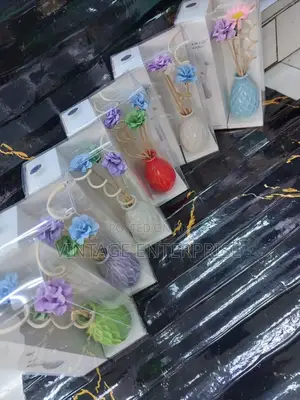 Decorative Flowers and Ceramic Vase Reed Diffuser