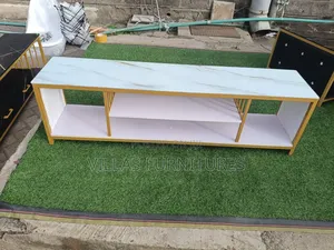 Top Glass Tv Stand