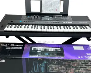 Yamaha PSR E473 Keyboard W/ Keyboard Stand