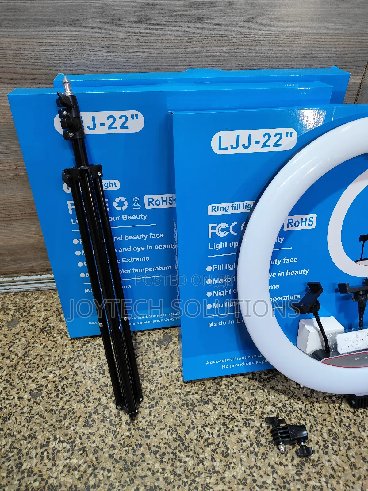 22-Inch Diameter Ring Light With Remote and Tripod
