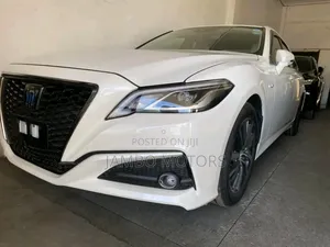 Toyota Crown 2018 White
