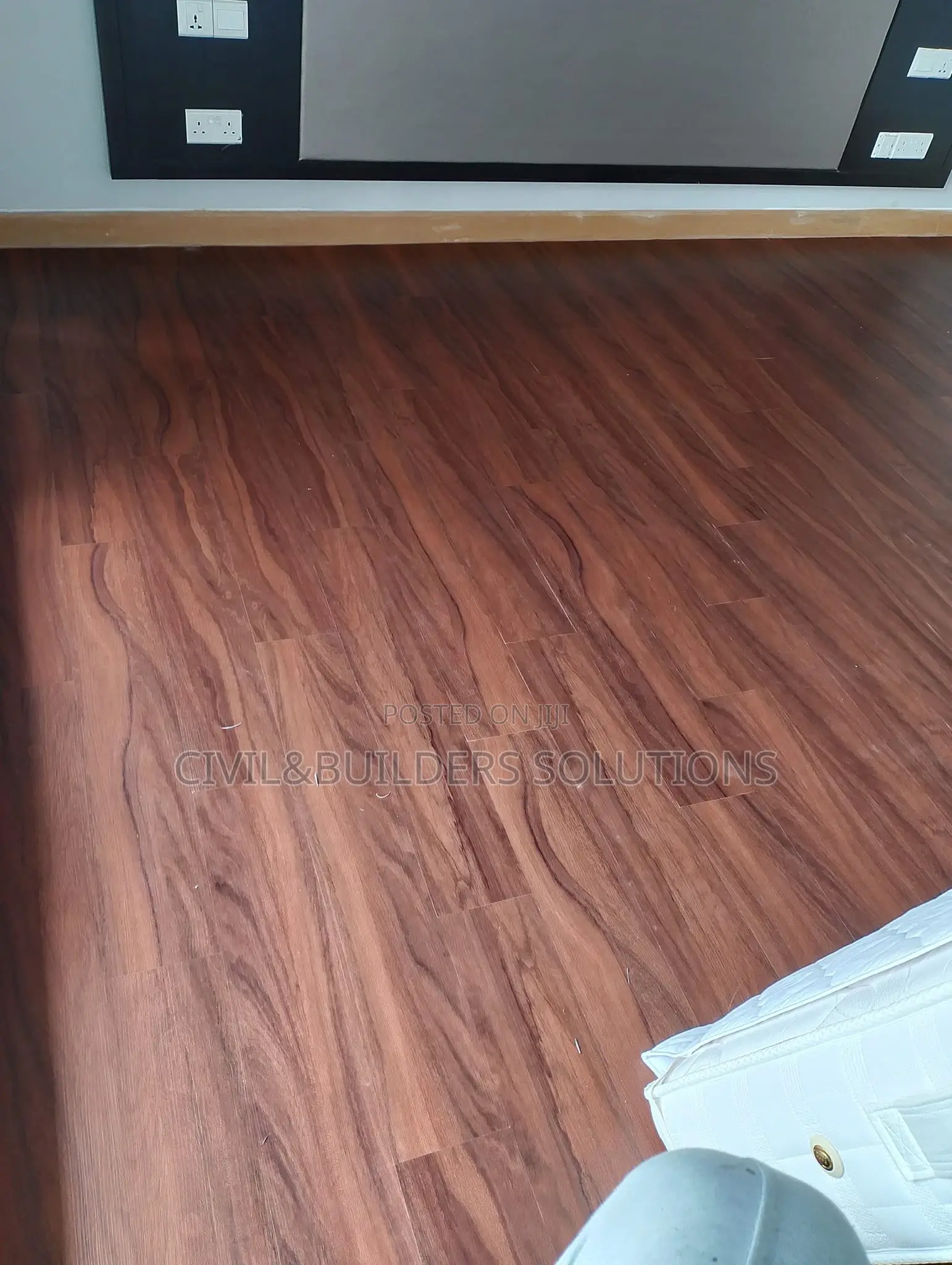 Spc Mahogany Plank Tile