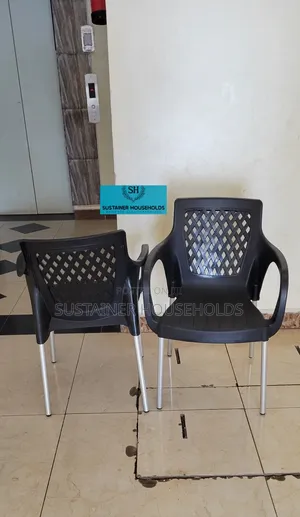 Plastic Chairs With Chrome Legs in Black