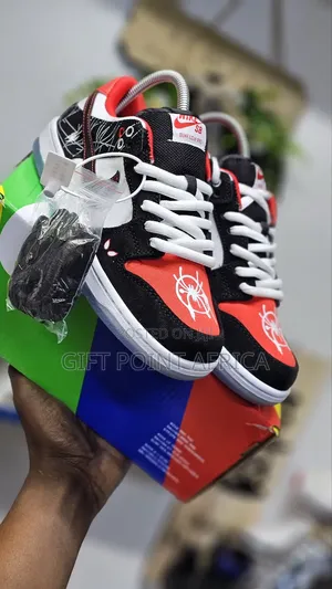 Nike Dunk Low X Spiderman
1st Leather Unisex Sneakers