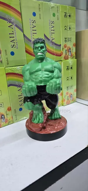 Pad Holding Statue Hulk