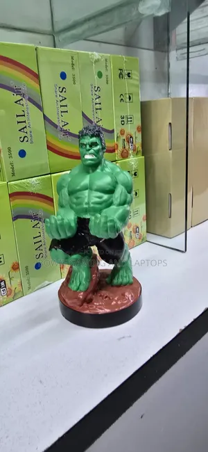 Pad Holding Statue Hulk