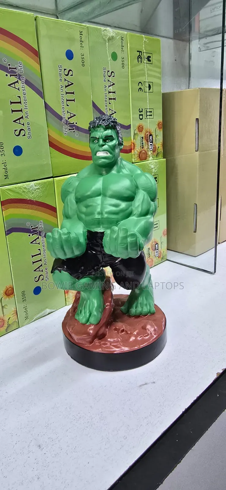 Pad Holding Statue Hulk