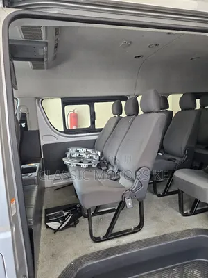 Toyota HiAce 2018 Silver