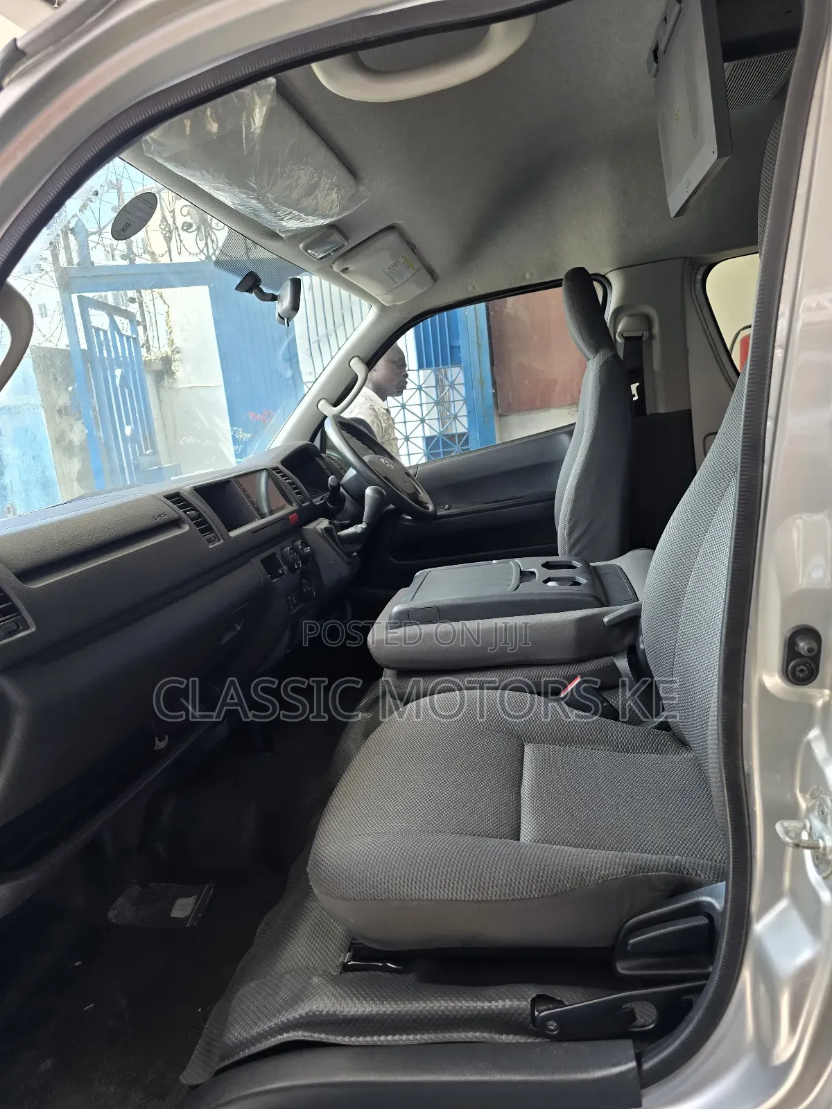 Toyota HiAce 2018 Silver