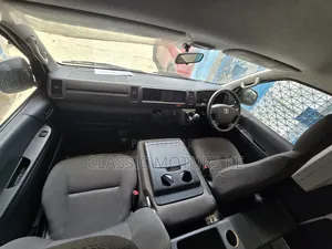 Toyota HiAce 2018 Silver