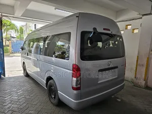 Toyota HiAce 2018 Silver