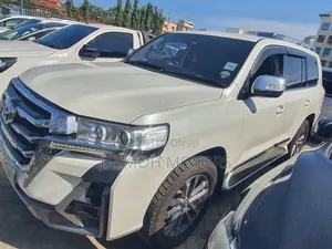 Toyota Land Cruiser 2010 White