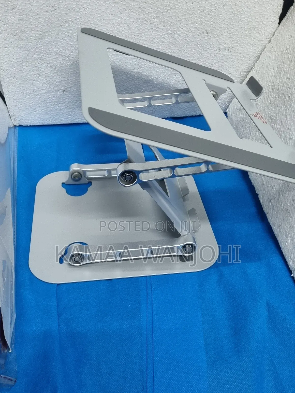 Double-Deck Stand