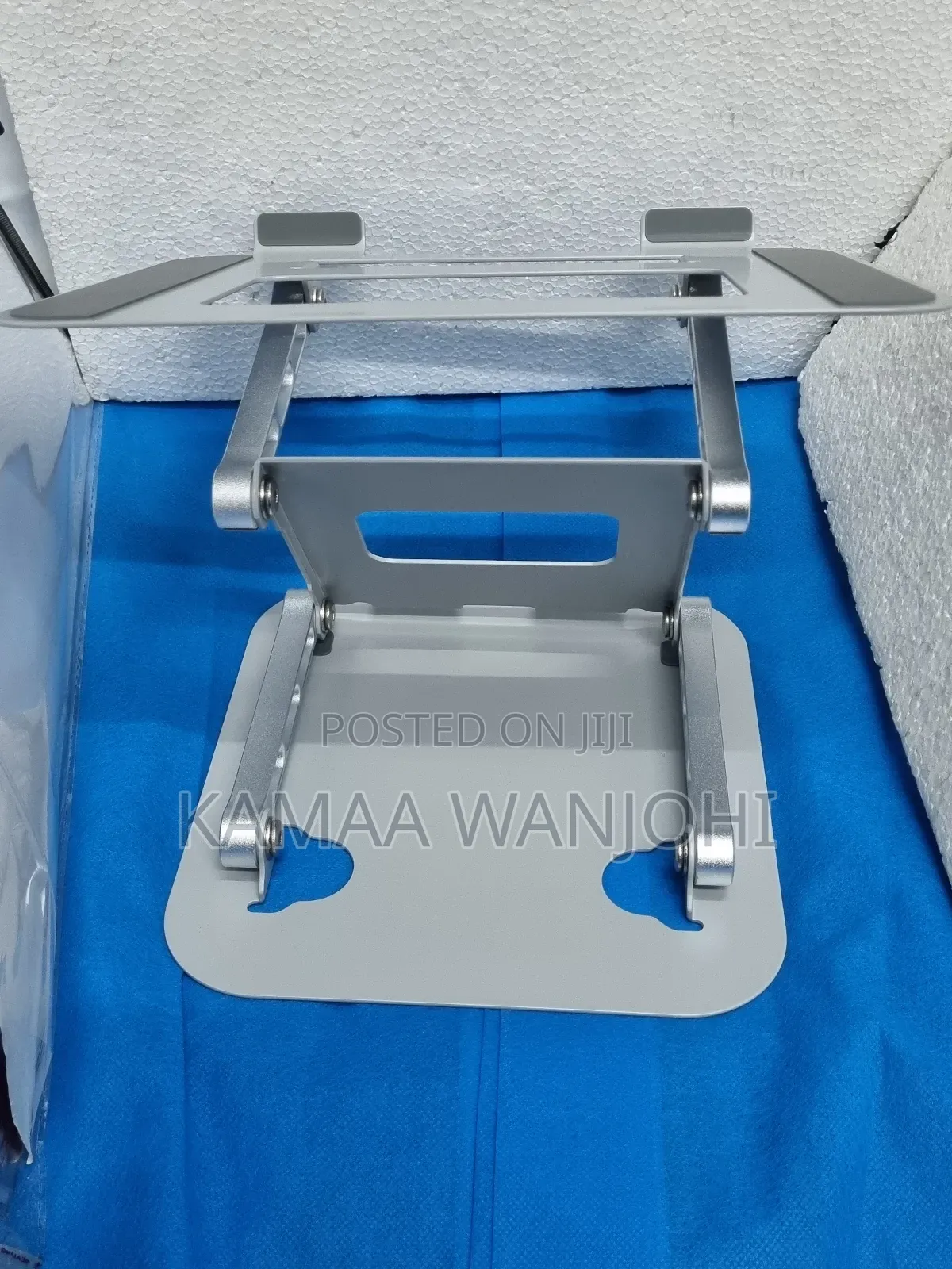 Double-Deck Stand