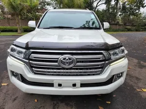 Toyota Land Cruiser 2017 White