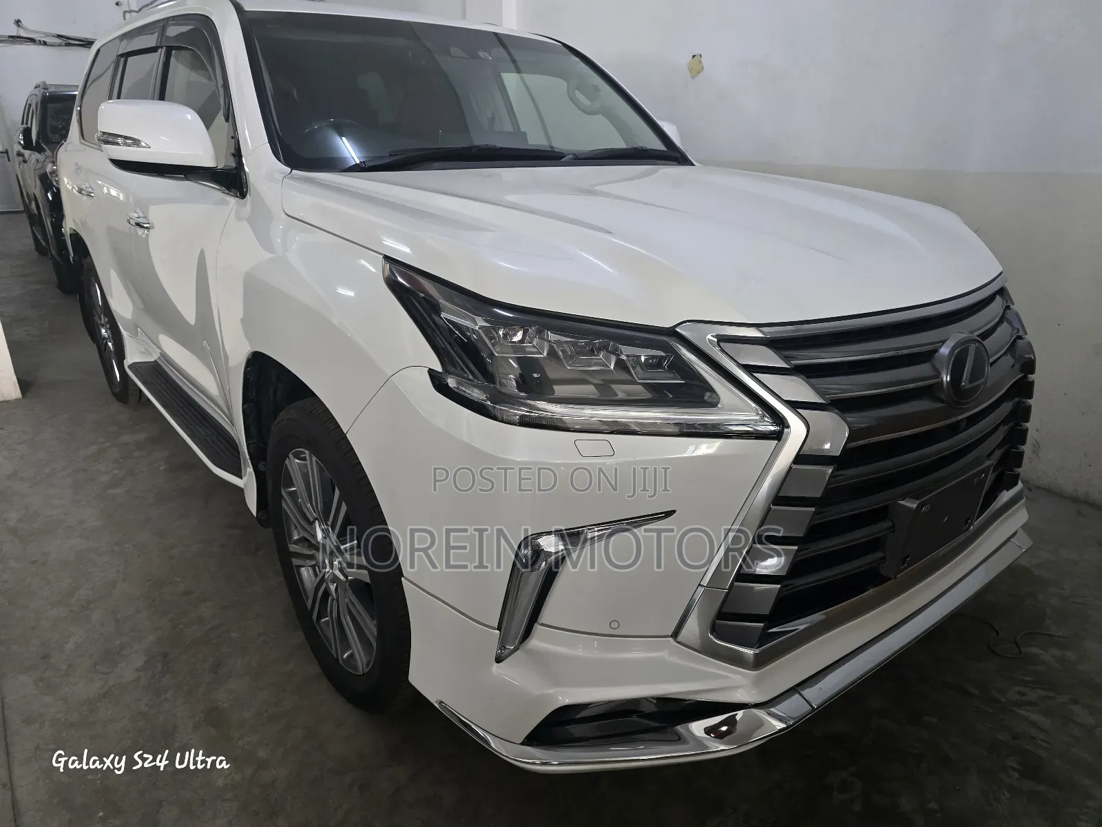 Lexus LX 2017 White