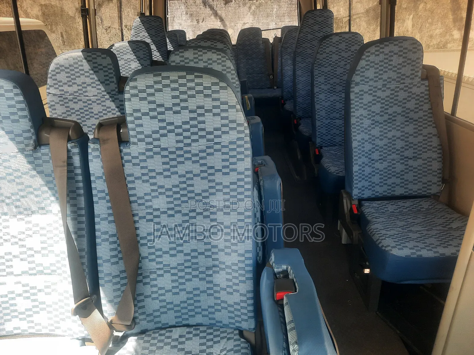 Mitsubishi Fuso Rosa 2017 White