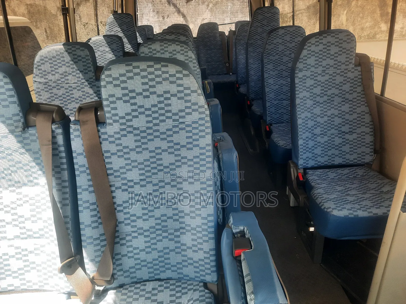 Mitsubishi Fuso Rosa 2017 White