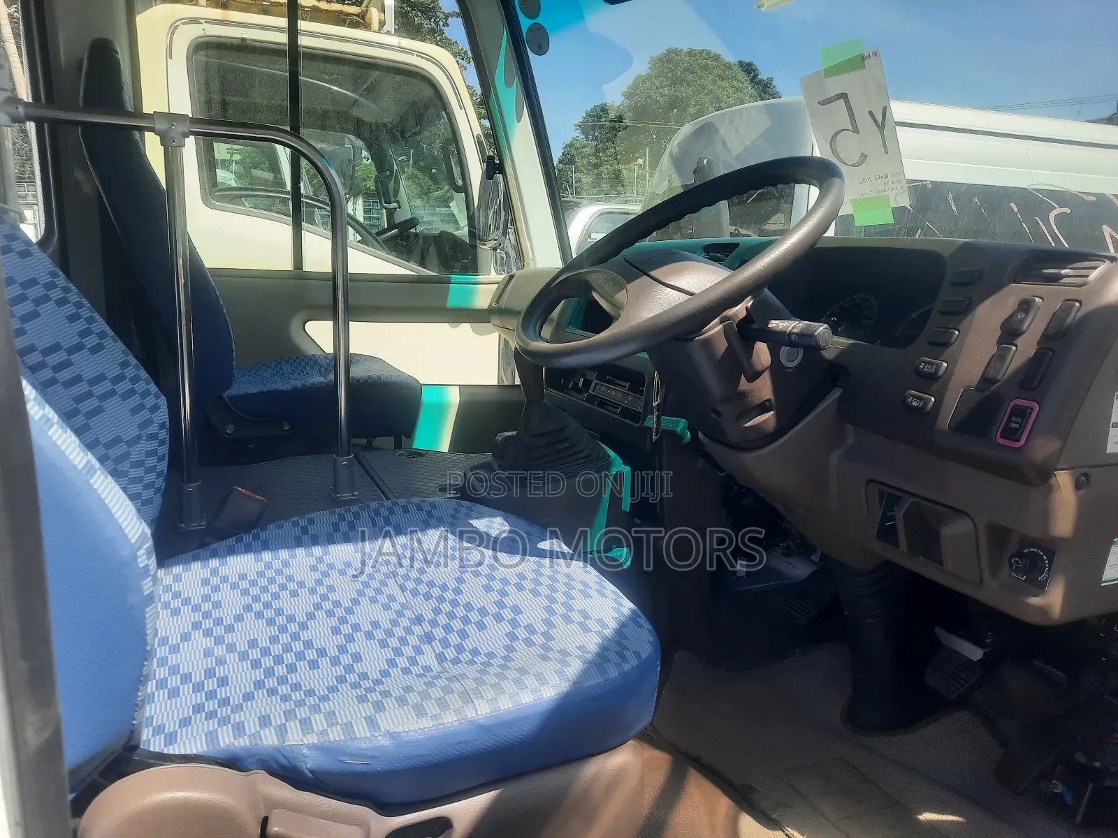 Mitsubishi Fuso Rosa 2017 White