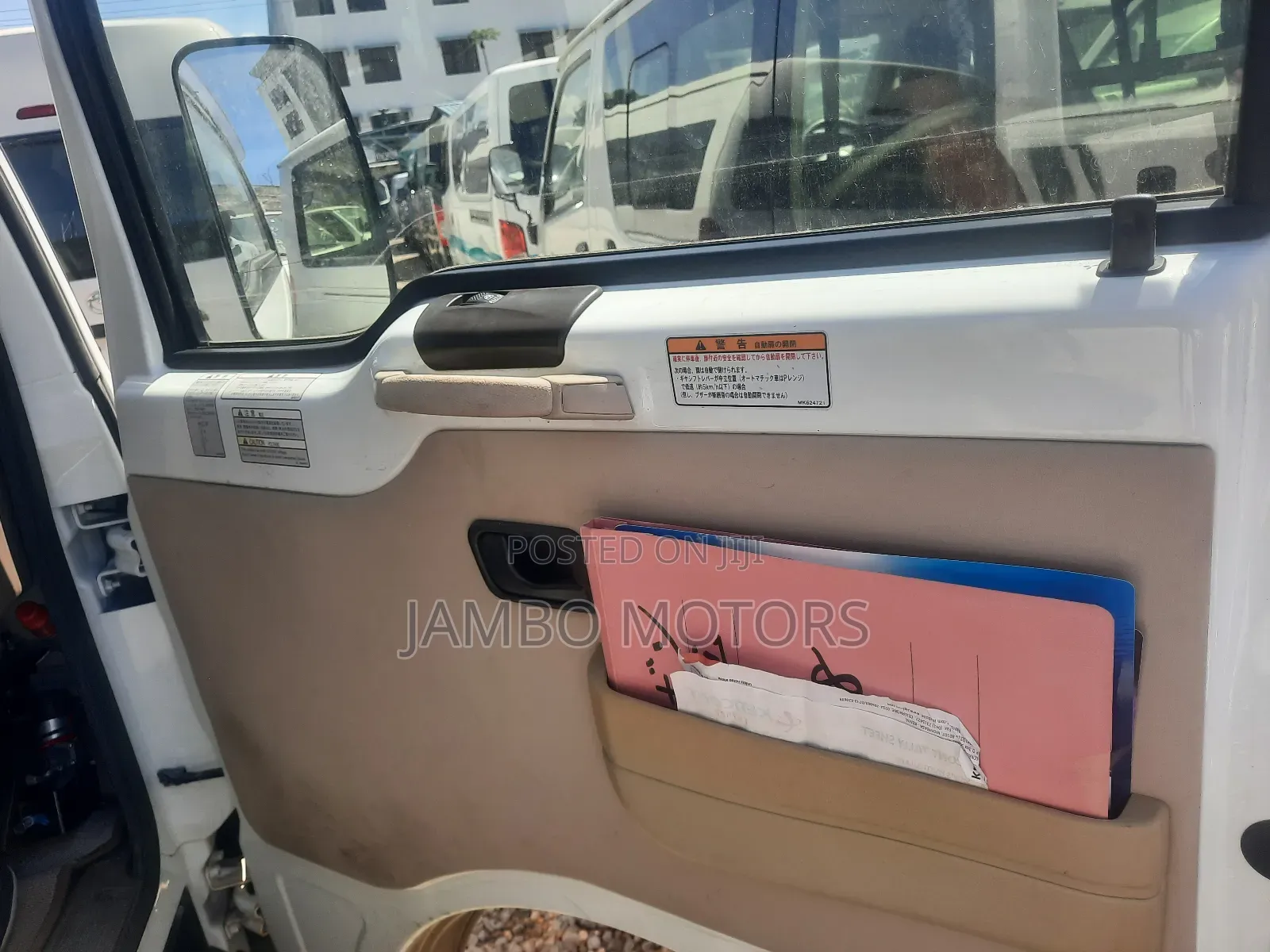 Mitsubishi Fuso Rosa 2017 White