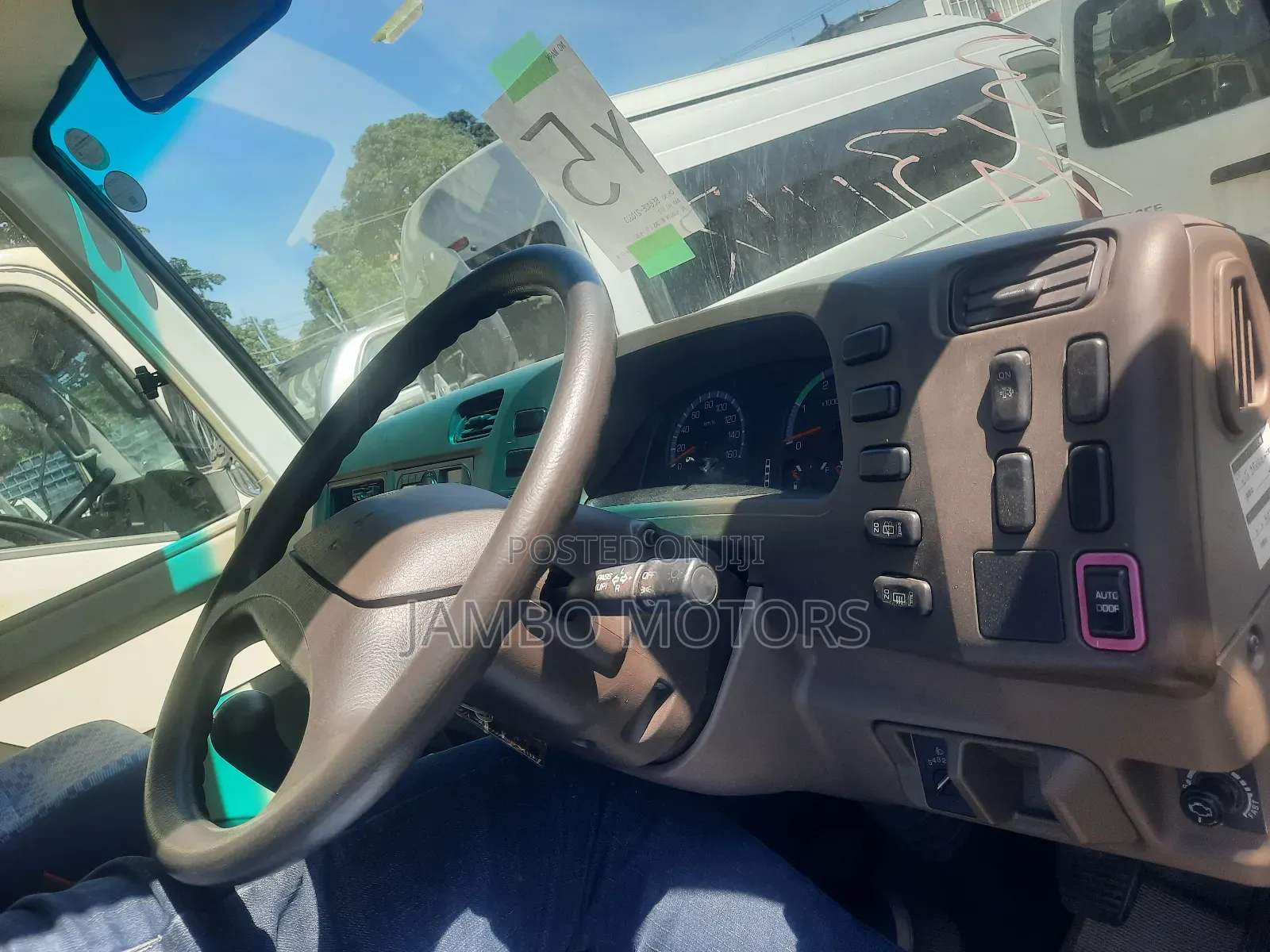 Mitsubishi Fuso Rosa 2017 White