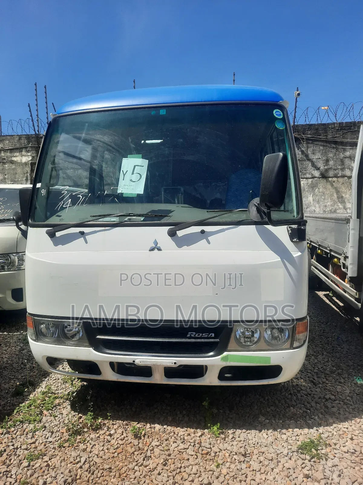 Mitsubishi Fuso Rosa 2017 White