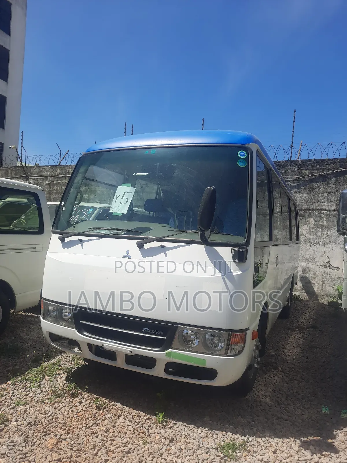 Mitsubishi Fuso Rosa 2017 White