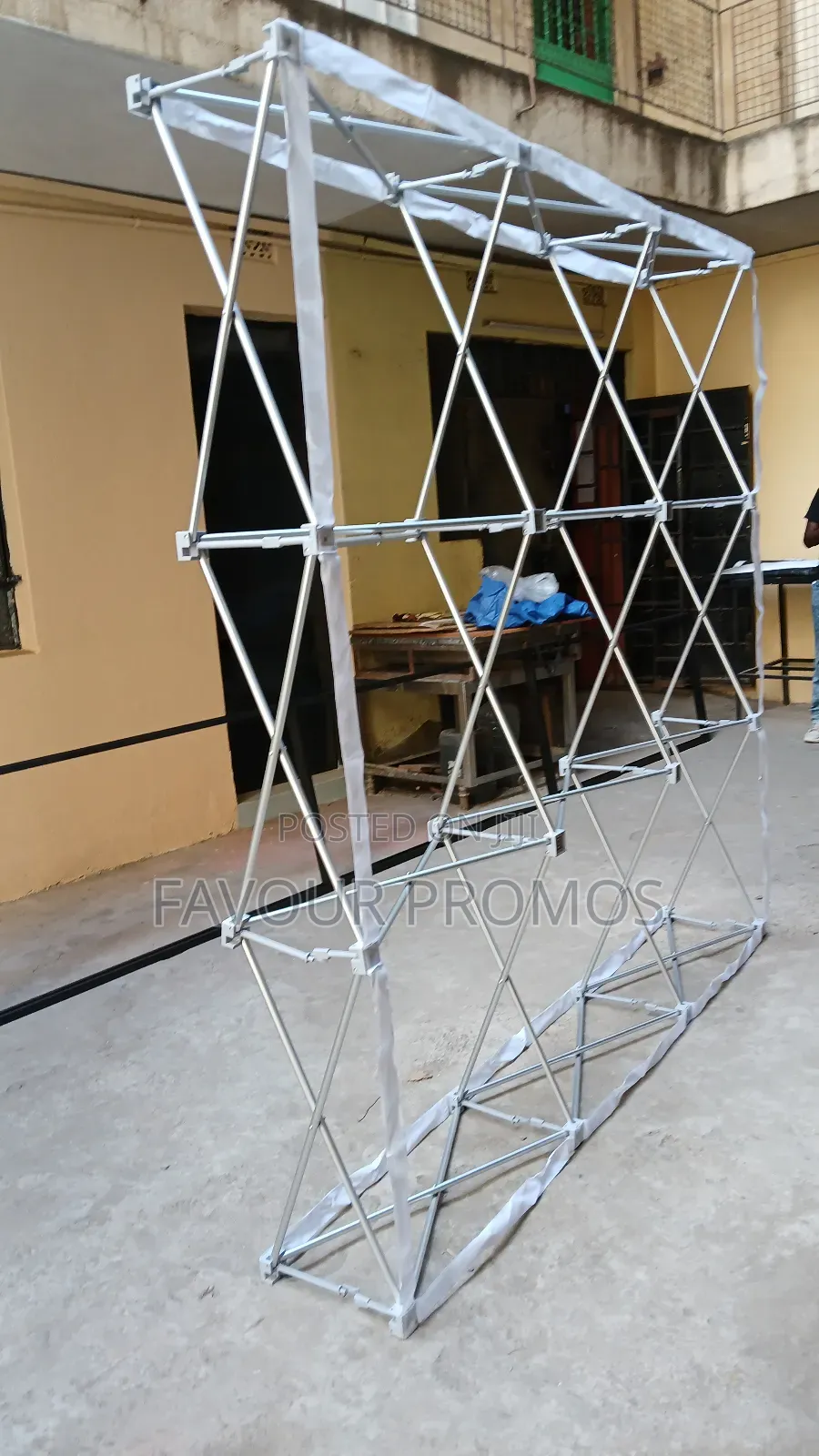 Media Banner Stand