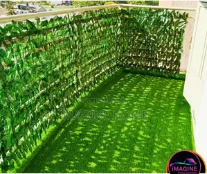 Artificial Home Decor Grass Carpet and Green Fence