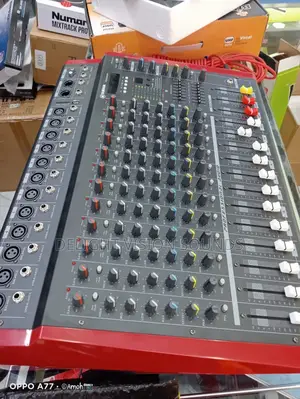 Yamaha Powered Mixer 12CH
