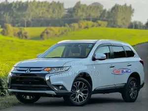 Mitsubishi Outlander 2017 White