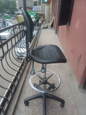 Lab Stool With Wheels