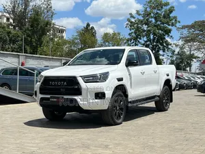 New Toyota Hilux 2024 White