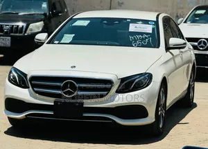 Mercedes-Benz E200 2017 Off white