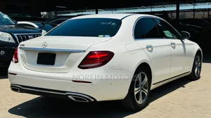 Mercedes-Benz E200 2017 Off white