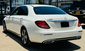 Mercedes-Benz E200 2017 Off white