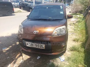 Toyota Porte 1.5 AWD 2015 Brown