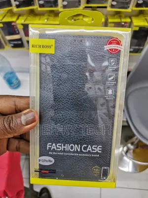 iPhone 13 Pro Max Cover - Black - Rich Boss Leather Texture